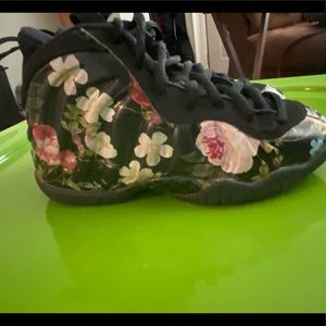 Black floral Nike foamposite gently used